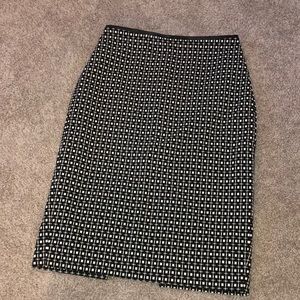 Women’s sleek pencil skirt - Express size 2